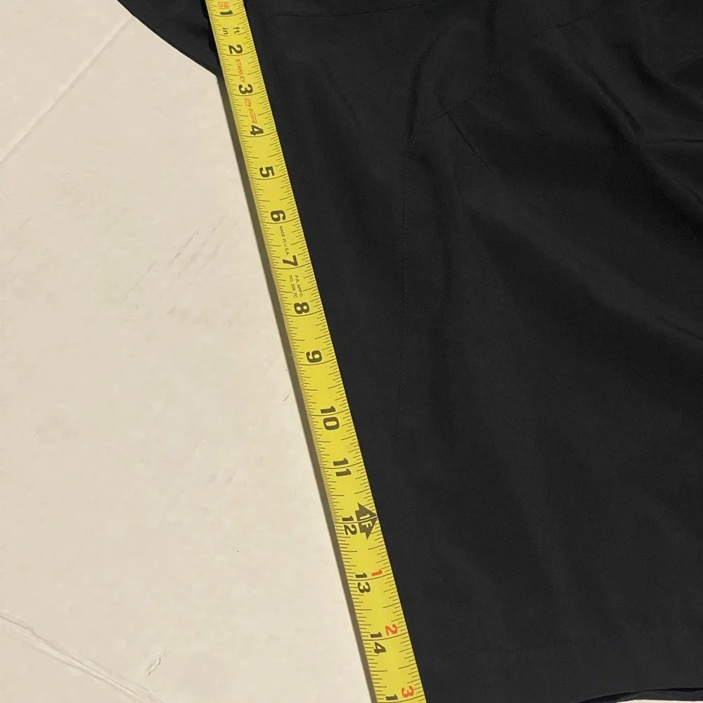 Speacialized shorts mens size 44 black EUC‎
